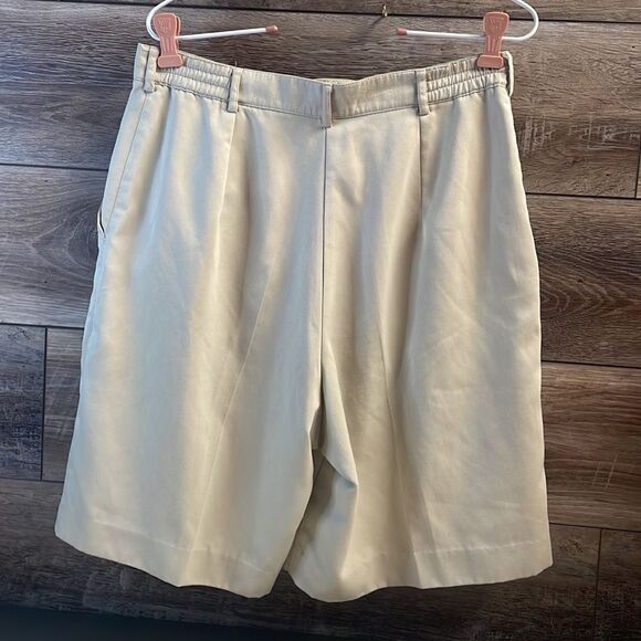 TAIL Women's Golf Shorts Khaki Shorts Size 10 - Picture 4 of 5